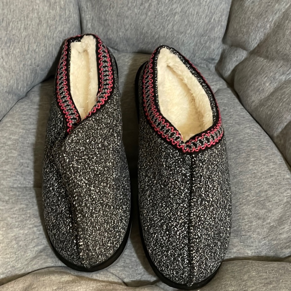 Slippers/ indoor shoes